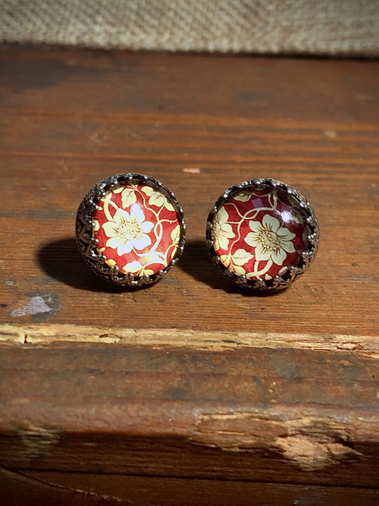 Glass Floral Studs.