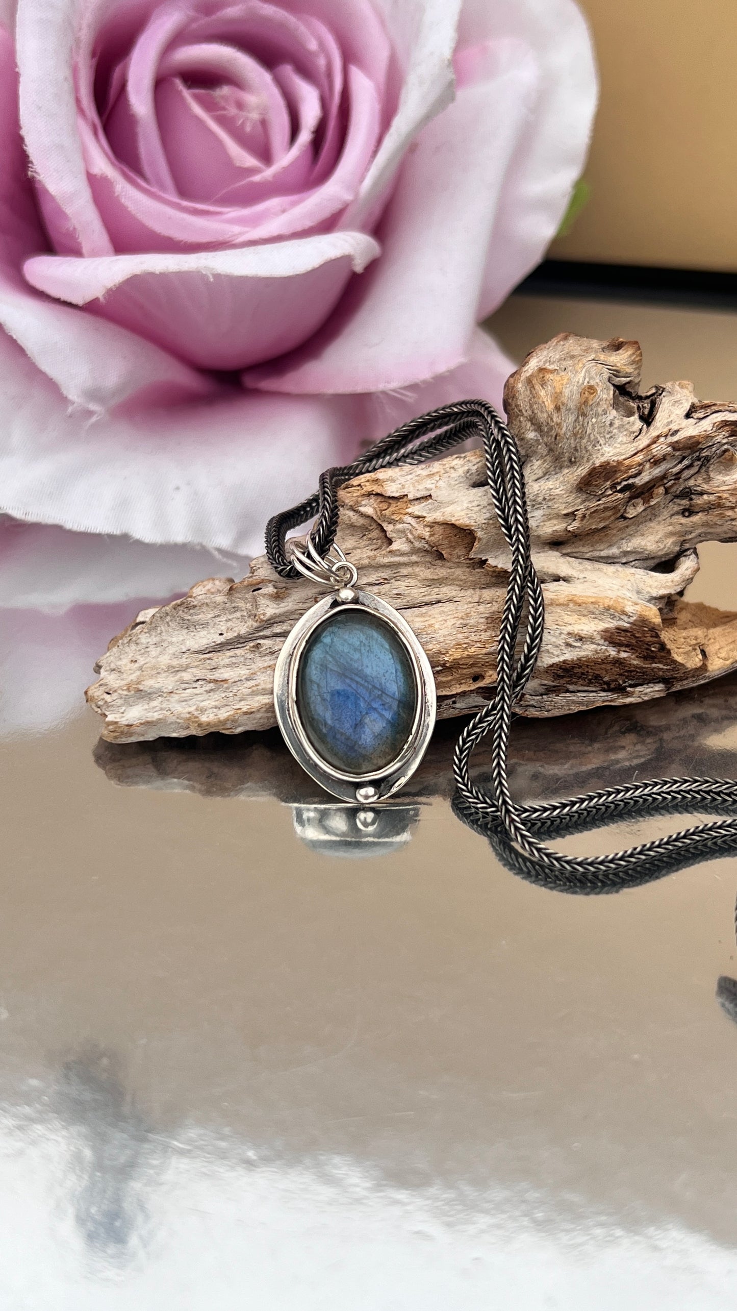 Labradorite Pendant.